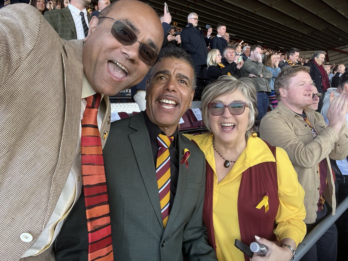 Prof Ajay L Mahajan (@amasurgery) on Twitter photo Thank you so much <a href="/chris_kammy/">Chris Kamara</a> & <a href="/garrettsgossip/">Lesley Garrett CBE</a> for collecting for us <a href="/BradfoBurnsUnit/">Bradford Burns Unit</a> <a href="/UniofBradford/">University of Bradford</a> Thank you to all the Bantams <a href="/officialbantams/">Bradford City AFC</a> for your generosity as always. We are very grateful for your continued support ๐ It was lovely to celebrate with you tooโฆ! Thank you so much <a href="/chris_kammy/">Chris Kamara</a> & <a href="/garrettsgossip/">Lesley Garrett CBE</a> for collecting for us <a href="/BradfoBurnsUnit/">Bradford Burns Unit</a> <a href="/UniofBradford/">University of Bradford</a> Thank you to all the Bantams <a href="/officialbantams/">Bradford City AFC</a> for your generosity as always. We are very grateful for your continued support ๐ It was lovely to celebrate with you tooโฆ!