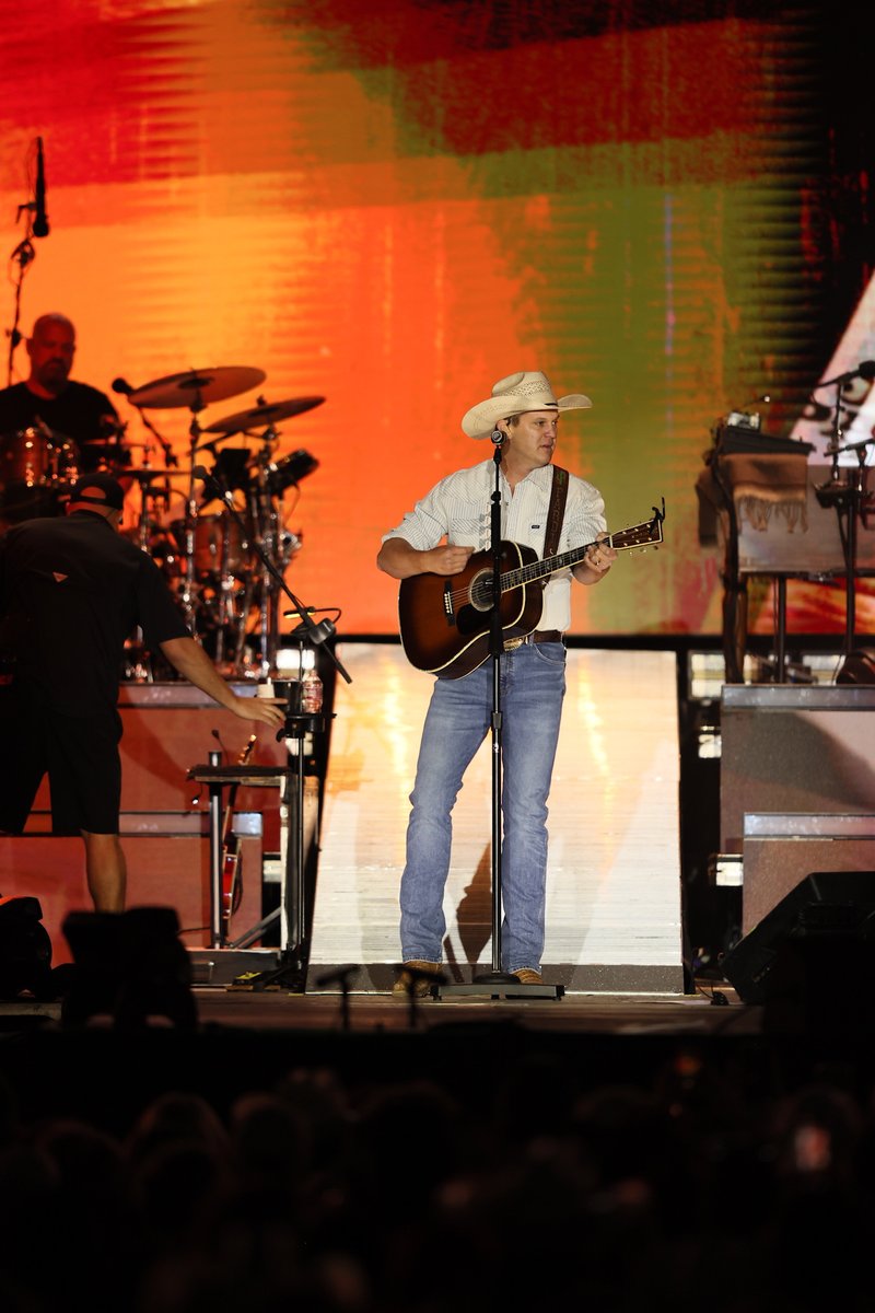 Head over boots for <a href="/jonpardi/">Jon Pardi</a>