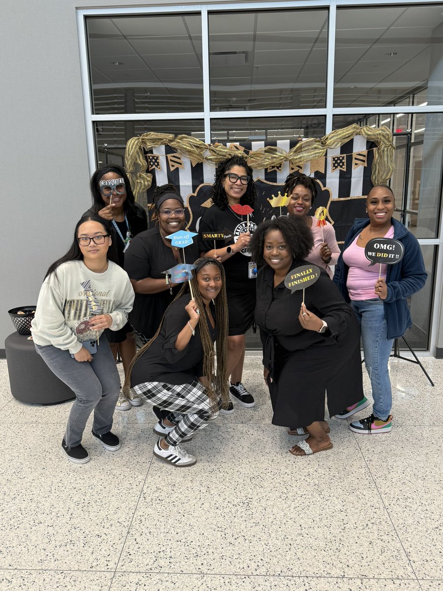 Ms. Robinson 👩🏾‍🏫🍎 tweet media