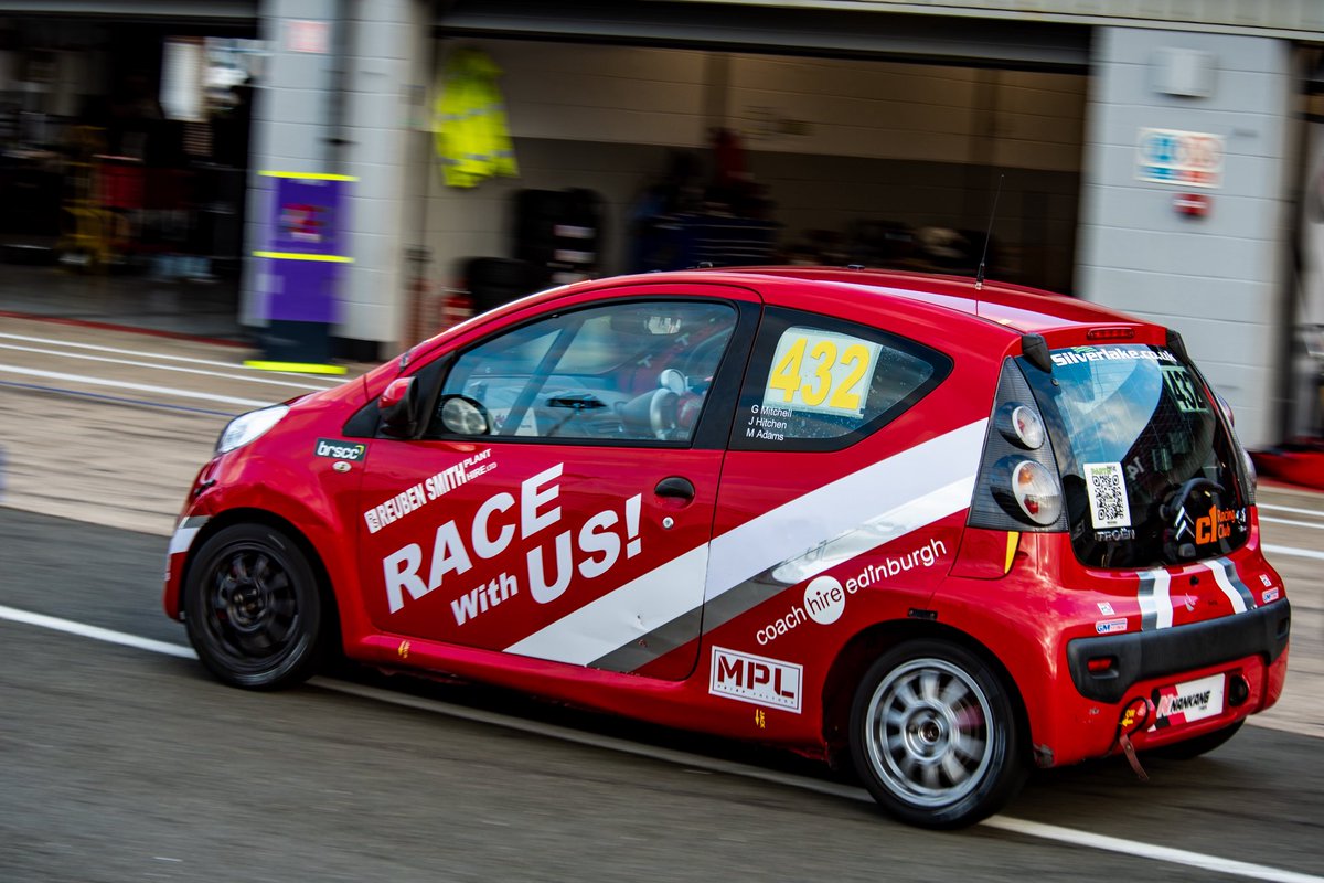 🏁 We did it! We made it to the finish after 24 gruelling hours of racing and we made it into the top 10! 👏

#RABSport • @galaperformance • @galatentuk • #C1Racing • #Racing