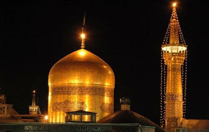 اینجا حریم پرواز ملائک
قطعه ای از بهشت
قبله گاه عاشقان اینجا مشهدالرضا است
#ایران_امام_رضا
#پناه_هشتم