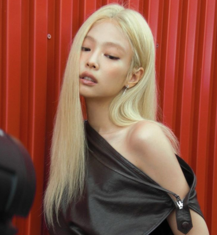 Mantra by Jennie was originally titled Pretty Girls.