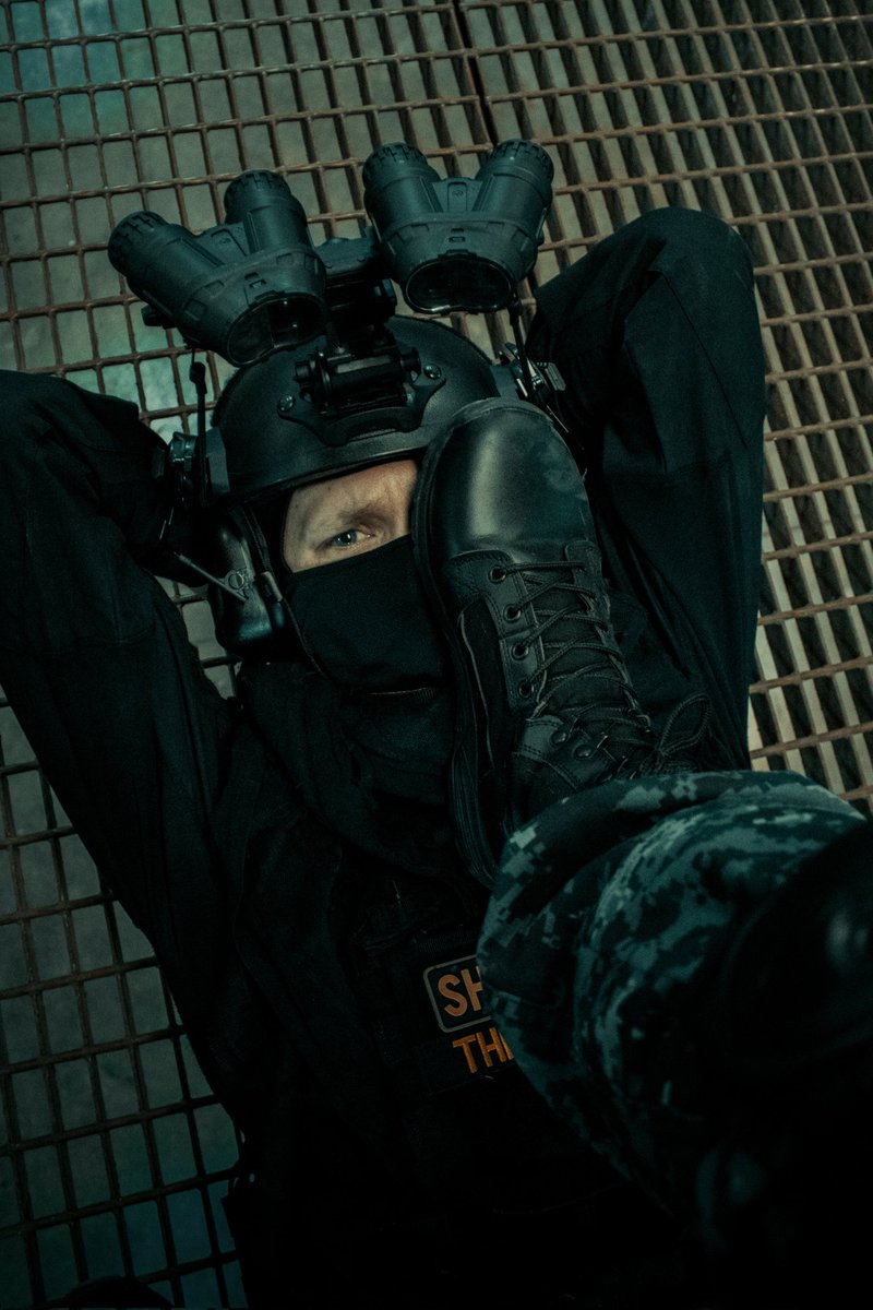 Oh come on man it was just a joke...
Dude get off of me...
Wait, why does your boot smell so good 🥵
🥾+📷: <a href="/Droid901/">Droid90</a>