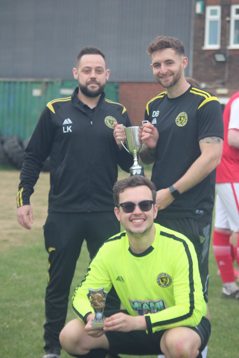 D2oonB's tweet image. Amazing first season in management ⚽️ 

Managing a top group of lads who’ve given everything, working with a great coaching team in Liam/Owen and ending the season with a trophy to show for all our hard work 🏆

Up The Wasps!🐝