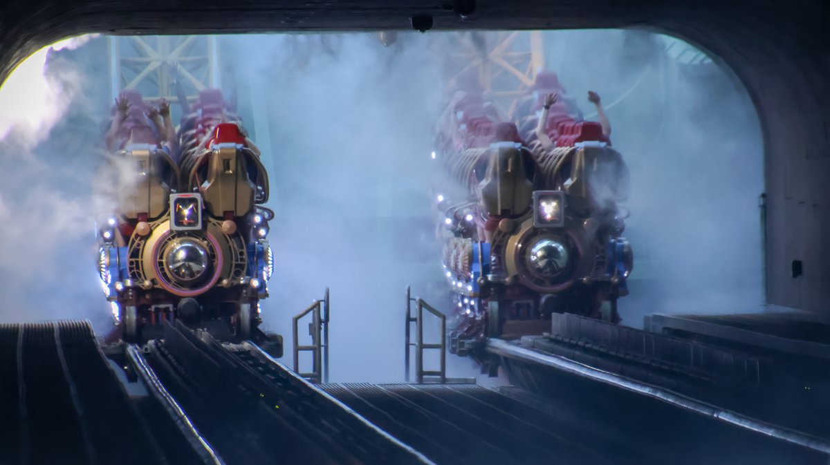bioreconstruct's tweet image. Stardust Racers trains in the first launch. Punching through the fog, into the Top Hats. Fueled with Flux Capacitors.