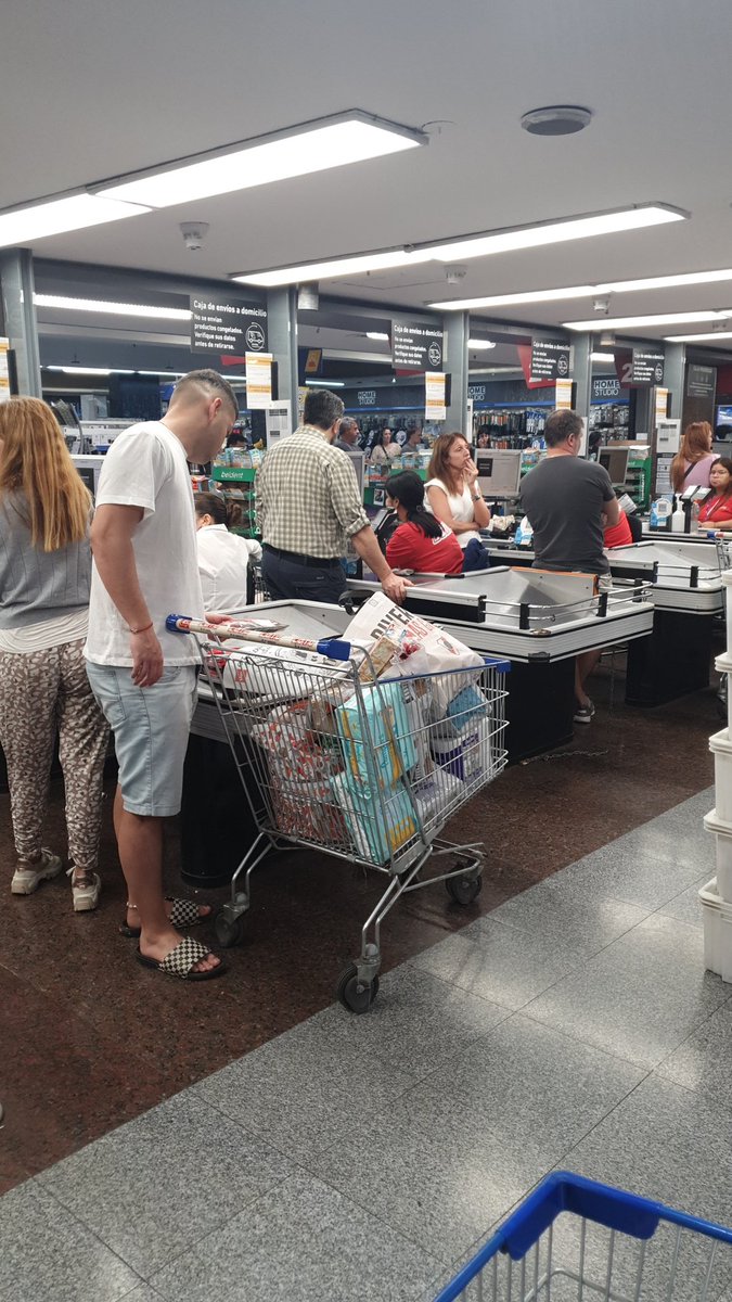 Se cayo <a href="/mercadopago/">Mercado Pago</a> en cot. Todos esperando descuento. Que pasa <a href="/marcos_galperin/">Marcos Galperin</a>