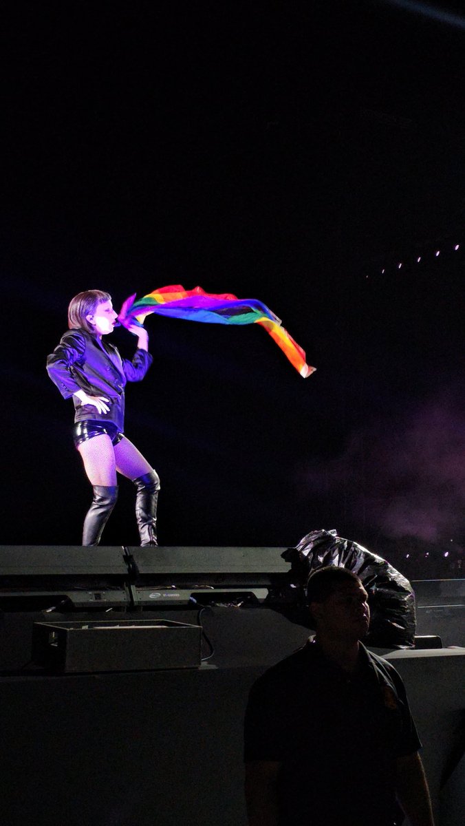felpsgalvao's tweet image. Mother, you gave us the greatest performance in the world. You made us believe that art saves lives, and that we can all shine. The Little Monsters will always be grateful for this day, and Brazil loves you deeply. 💚💛🇧🇷