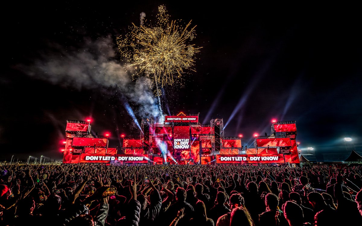 Last night was legendary! 🇨🇱 Chile brought the energy, the passion, and the unforgettable vibes we live for. From the moment the doors opened, your energy lit up the entire venue - a crowd so loud, so alive, and so united, it gave us goosebumps.