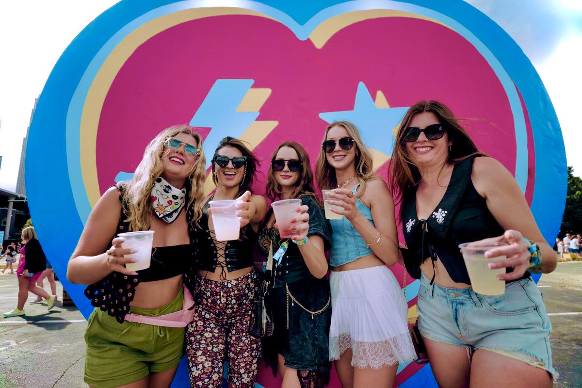 GATES ARE OPEN! 🥳 It’s the FINAL DAY of Lovin' Life - let’s go out with a BANG! So grab your crew and make every moment count 🫶