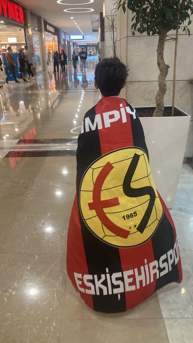Selim Erman DURANAY 🌱ⓥ 🖤♥️ (@selimerman) on Twitter photo Ankara’da herkes bizi kutladı. Çok gururlandık. Yaşasın Eskişehirspor. Efsane geri dönüyor. 
🖤♥️ Ankara’da herkes bizi kutladı. Çok gururlandık. Yaşasın Eskişehirspor. Efsane geri dönüyor. 
🖤♥️