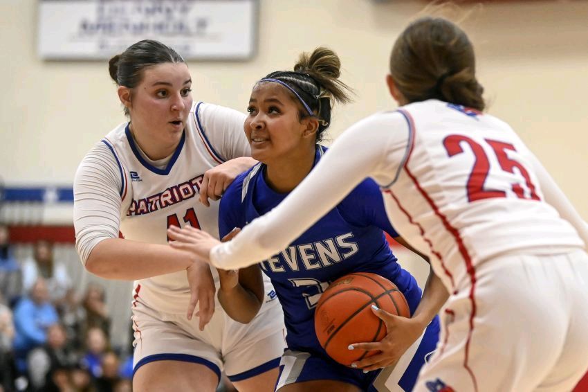 Rapid City Stevens’ Taaliyah Porter (Oglala Lakota) was named the 2025 South Dakota Miss Basketball.
#NativePreps #Oglala #Lakota

buff.ly/IgzHmPz