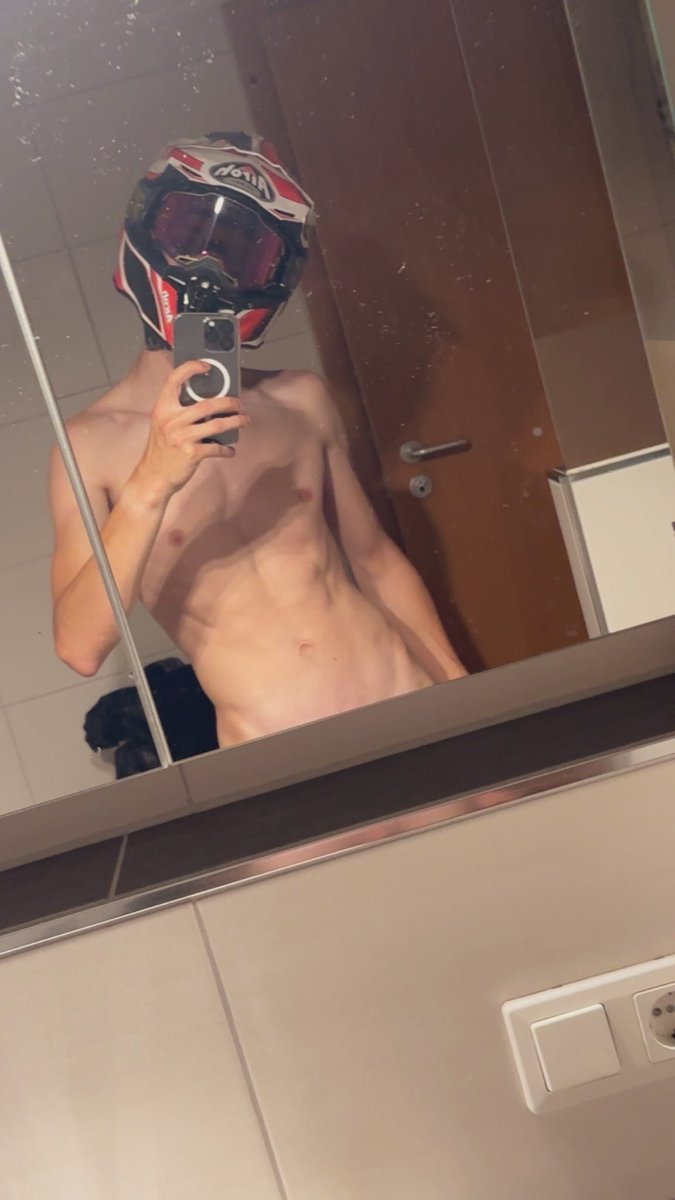 KSK_Nachtigall's tweet image. Quick post shower pic