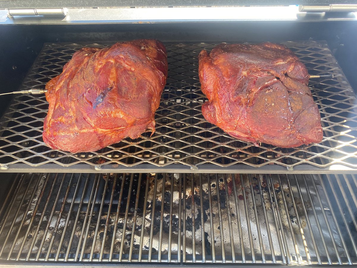 bjizzle56's tweet image. Pulled Pork in coming... #Yoder #BBQ #Smoker #PulledPork