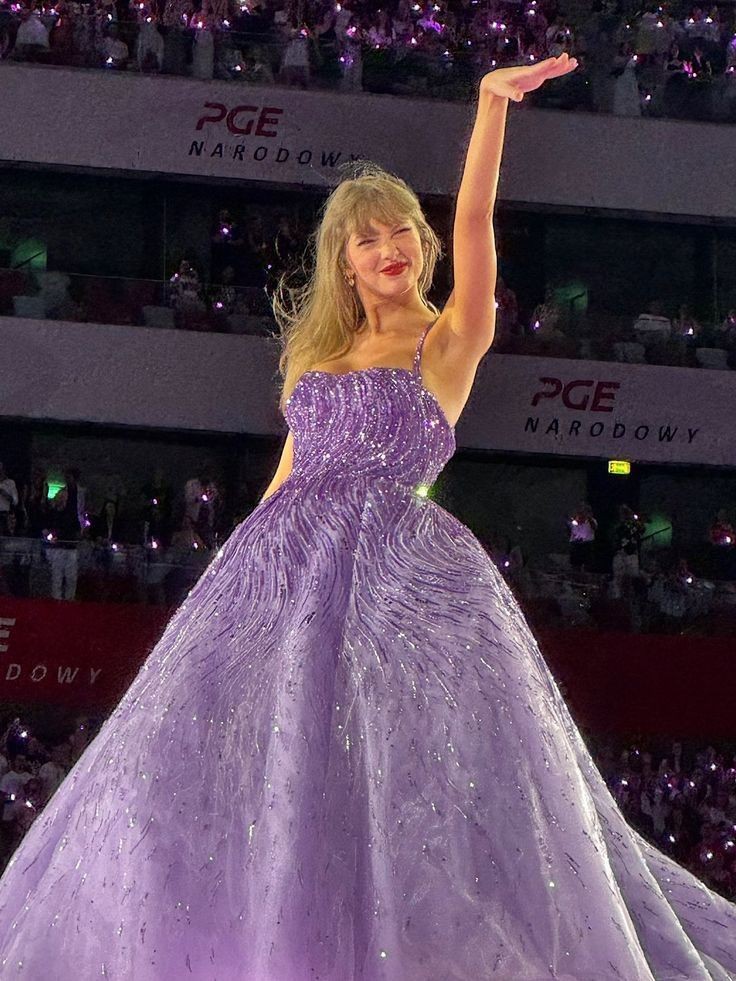hola soy Coty (16/🇦🇷) y empecé a stanear a Taylor desde el 2022. mis albums fav son Speak Now, TTPD y Folklore y mis canciones favs son I hate it here, Timeless, the Prophecy y illicit affairs. soy re copada y hablo de todo aquí

 #integracionswiftie #poetitas <a href="/poetasloqueras/">poetitas</a>