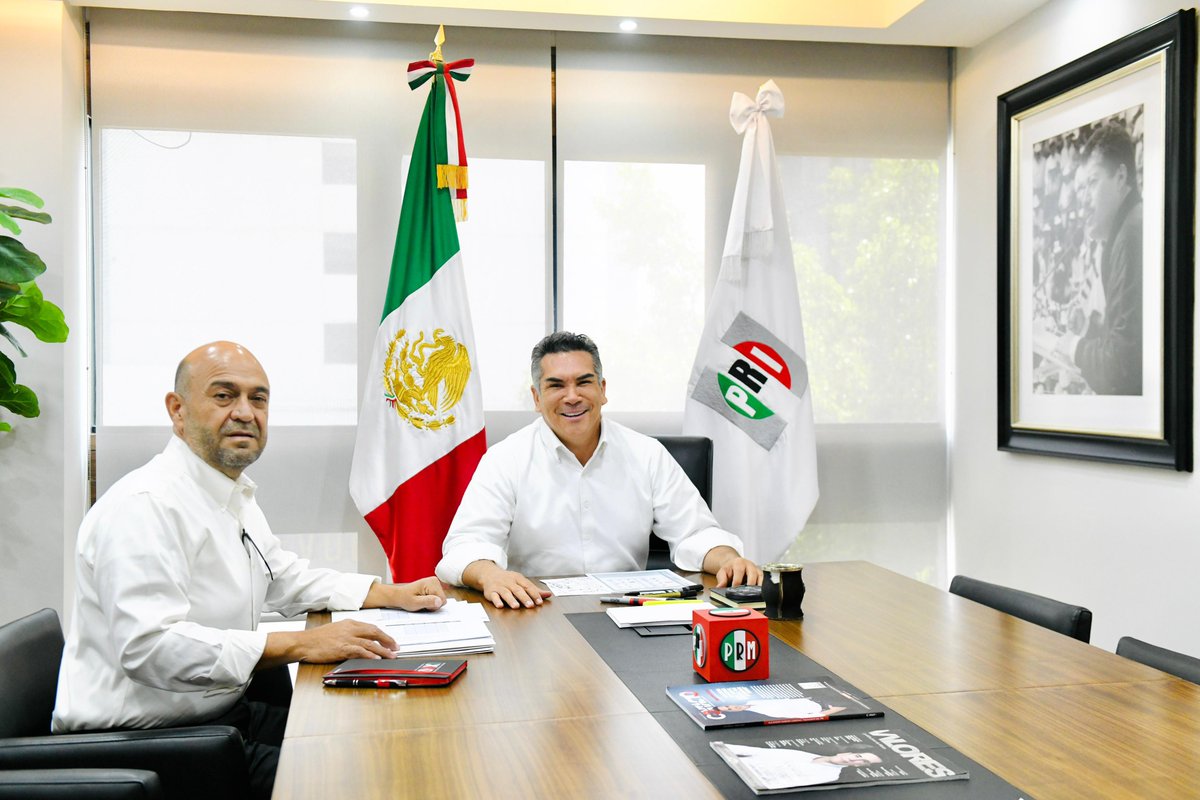 ¡Buen domingo! Seguimos al pie del cañón, trabajando con nuestro Secretario de Acción Electoral, <a href="/rigofuentes/">RodRigo Fuentes Ávila</a>. Estamos listos, organizados y con todo el ánimo para ganar en Veracruz y Durango. ¡En el PRI no descansamos, porque el pueblo de México merece resultados! 👊🏼🇲🇽