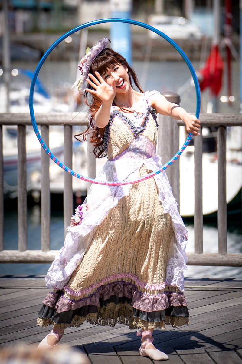 jy_skyadd's tweet photo. 5/4 #清水みなと大道芸
KANA∞ さん
その１

意外なことに清水みなと大道芸で初めて観るKANA∞さん。😲
今日の世界のどこかが、ここドリプラである幸せ。☺️

#KANA_hoop
#KanaHoop #PerformerKANA
#ドリプラ https://t.co/XQ5asQ2yls