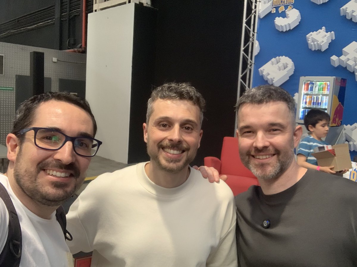 franvh (@franvh) on Twitter photo Otro #RetroBarcelona2025 increíble🥳. Acompañado esta vez por <a href="/chamizoplissken/">A. Chamizo</a>, nos viciamos y tuvimos momentazos inolvidables con <a href="/Tycho_fan/">Daniel Quesada</a> y <a href="/romero/">John Romero 🤘🏽</a>. También hubo compras, torneos tremendos de <a href="/KingofGames_es/">King of Games</a> y <a href="/RetroCabeza/">Retro Cabeza</a>, charla de los locos de El Bunker, y mucho más! Otro #RetroBarcelona2025 increíble🥳. Acompañado esta vez por <a href="/chamizoplissken/">A. Chamizo</a>, nos viciamos y tuvimos momentazos inolvidables con <a href="/Tycho_fan/">Daniel Quesada</a> y <a href="/romero/">John Romero 🤘🏽</a>. También hubo compras, torneos tremendos de <a href="/KingofGames_es/">King of Games</a> y <a href="/RetroCabeza/">Retro Cabeza</a>, charla de los locos de El Bunker, y mucho más!