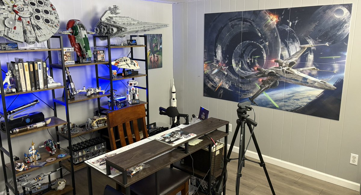 Got new floors in the office/podcast studio and now it feels like there is an echo...

These new acoustic panels though are 🔥🔥🔥

#StarWars #StarWarsDay #MayThe4thBeWithYou #MayThe4th