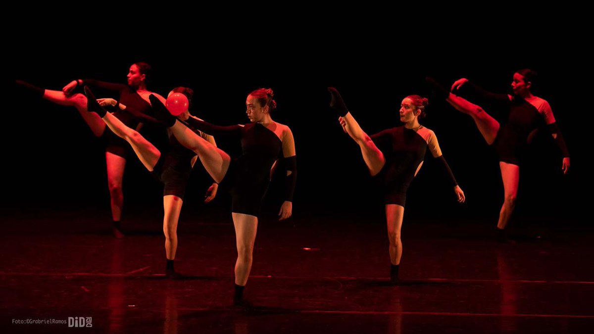 DanzaUNAM's tweet photo. 🎭 Continúa la programación del #DID25 en el Salón de Danza. Escuelas, compañías universitarias y creadorxs independientes presentan piezas escénicas a lo largo del día.

👉 Consulta horarios y actividades en https://t.co/i0MFLnyxhM
#TodxsBailamosAquí #DanzaUNAM @CulturaUNAM https://t.co/uB0VxLFDzu