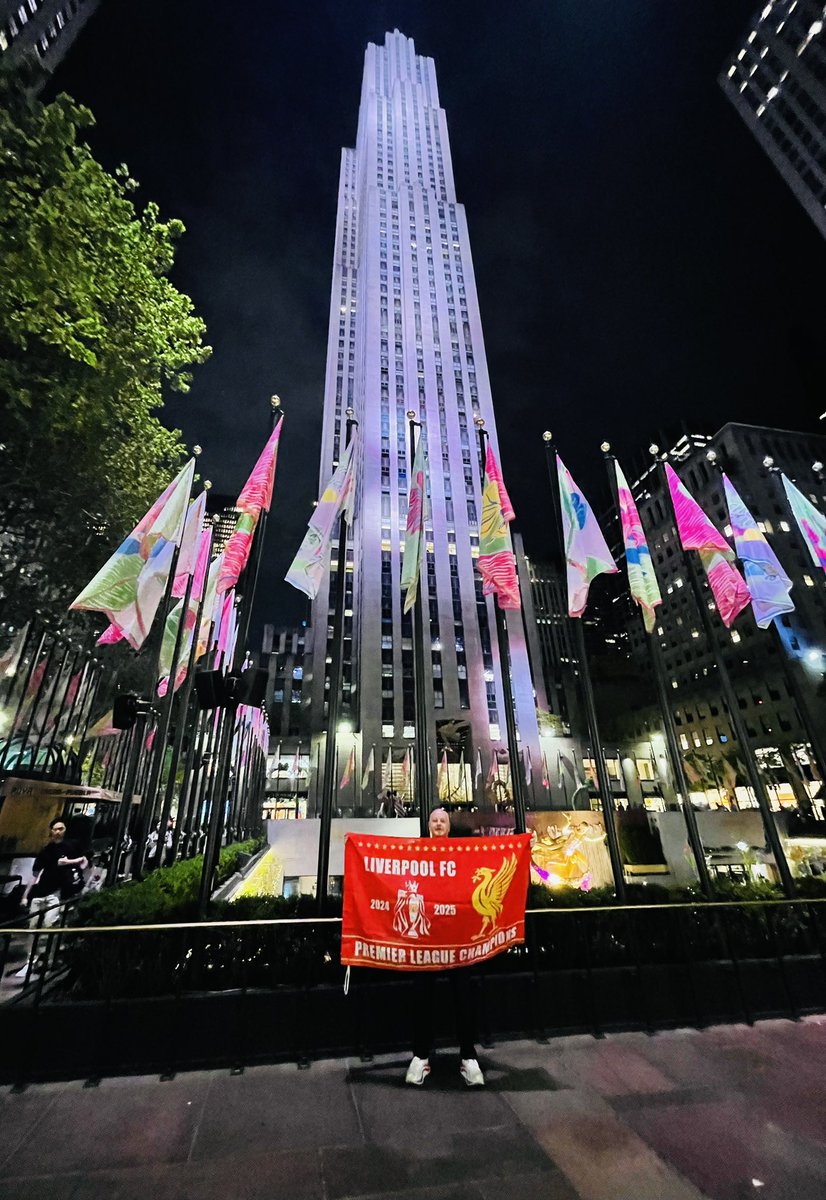 GaryMcclernon's tweet photo. Rockefeller Centre https://t.co/MJZznkwI7s