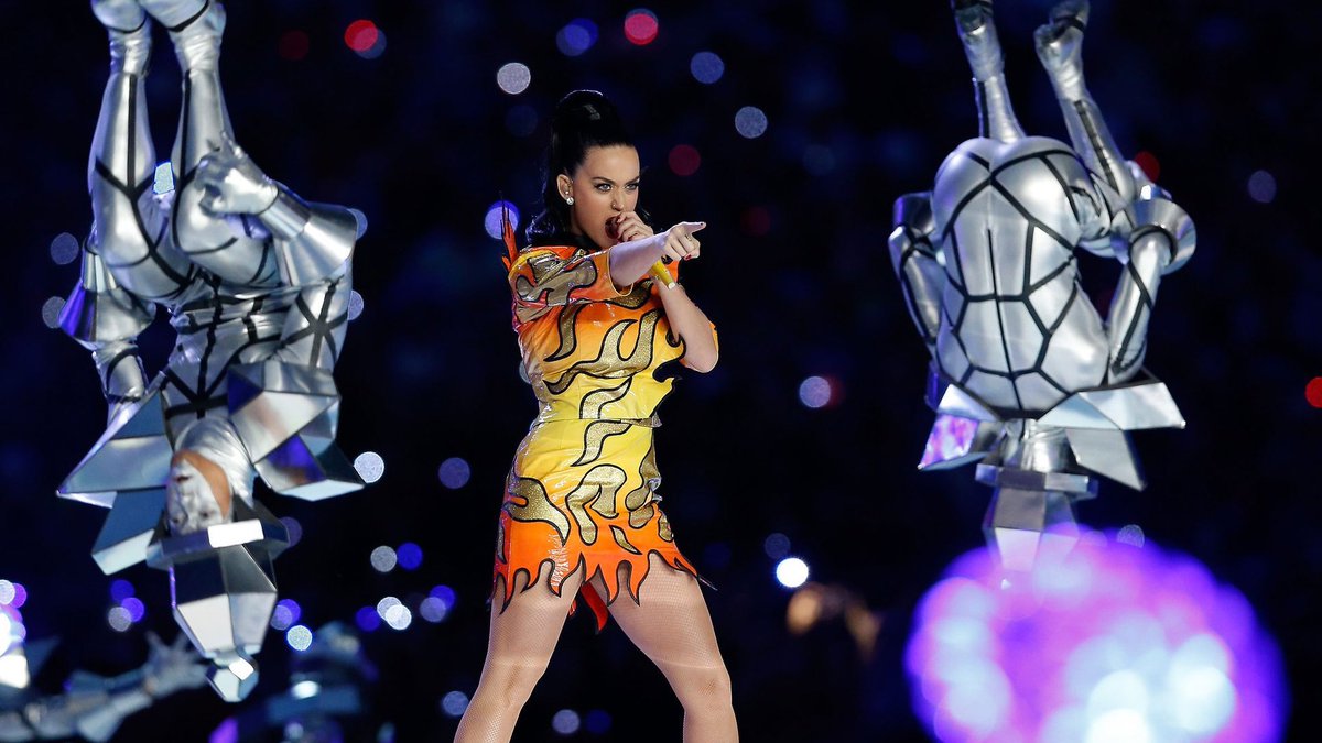 katycheirosa's tweet image. vocês precisam aceitar de uma vez que katy perry é um nome fortíssimo pra copacabana sim. a mulher tem no mínimo 3 horas de repertório e sempre entrega nas performances.