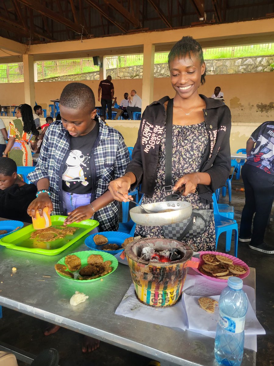 ProfsFLEouganda's tweet image. Cooking in French? Yes, please! Thanks to Prof. Edith Natukunda, learners explored delicious vocabulary through group cooking sessions. French learning, the tasty way! Yummy @AFKampala
#FrenchRecipes #LearnByDoing #CALUFU