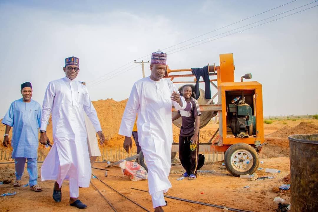 abbacouch's tweet photo. His Excellency Gov. Mai Mala Buni CON COMN, today inspected the  Maisandari to Gambir  with 5km township roads linking Moduri , Ben kalio, Don Etibet Estates roads, and the construction of the new Damaturu Modern Motor Park, along Potiskum road.

Signed
Mamman Mohammed 
DG Press https://t.co/YF5M92Kyzw