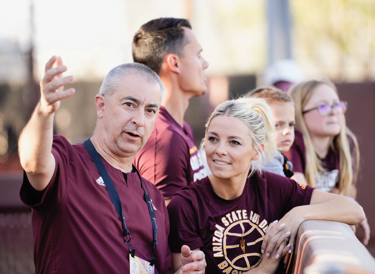 …and here is where to purchase them this is what I am pointing to here sundevils.com/tickets/womens…