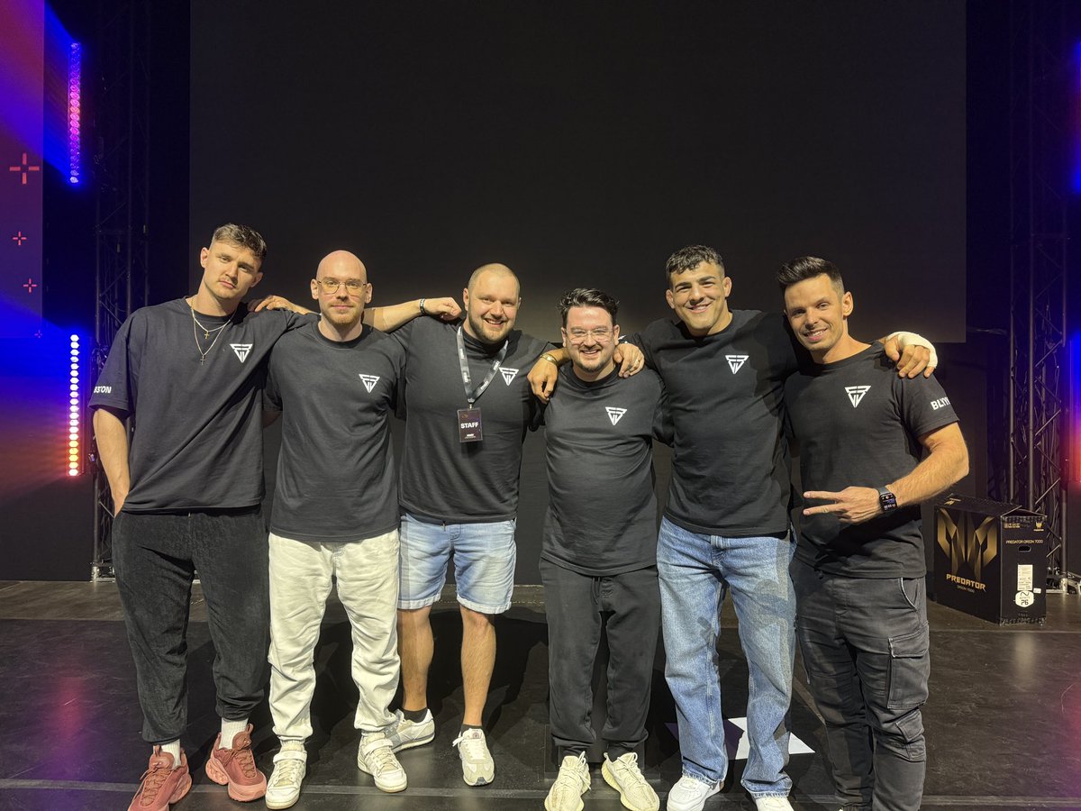 Ismét egy fantasztikus hétvégén vagyunk túl 🤩
Igaz ma reggel úgy keltem fel, mint akinek brutál izomláza lenne és másnapos egyszerre.. pedig nem is ittam és nem is edzettem😅

Nagyon élveztem minden pillanatát az elmúlt 5-6 hónapnyi tervezésnek/szervezésnek. 

Holnap folyt köv✌🏻