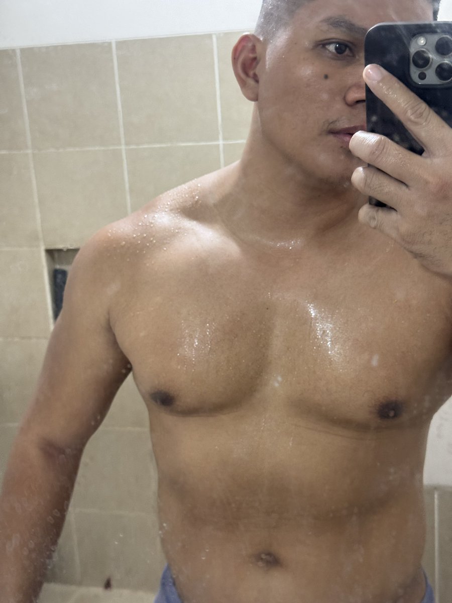 ofuzdei's tweet photo. Kakaligo lang, pawis na naman agad 🫠 https://t.co/H5CLVvP5Hp