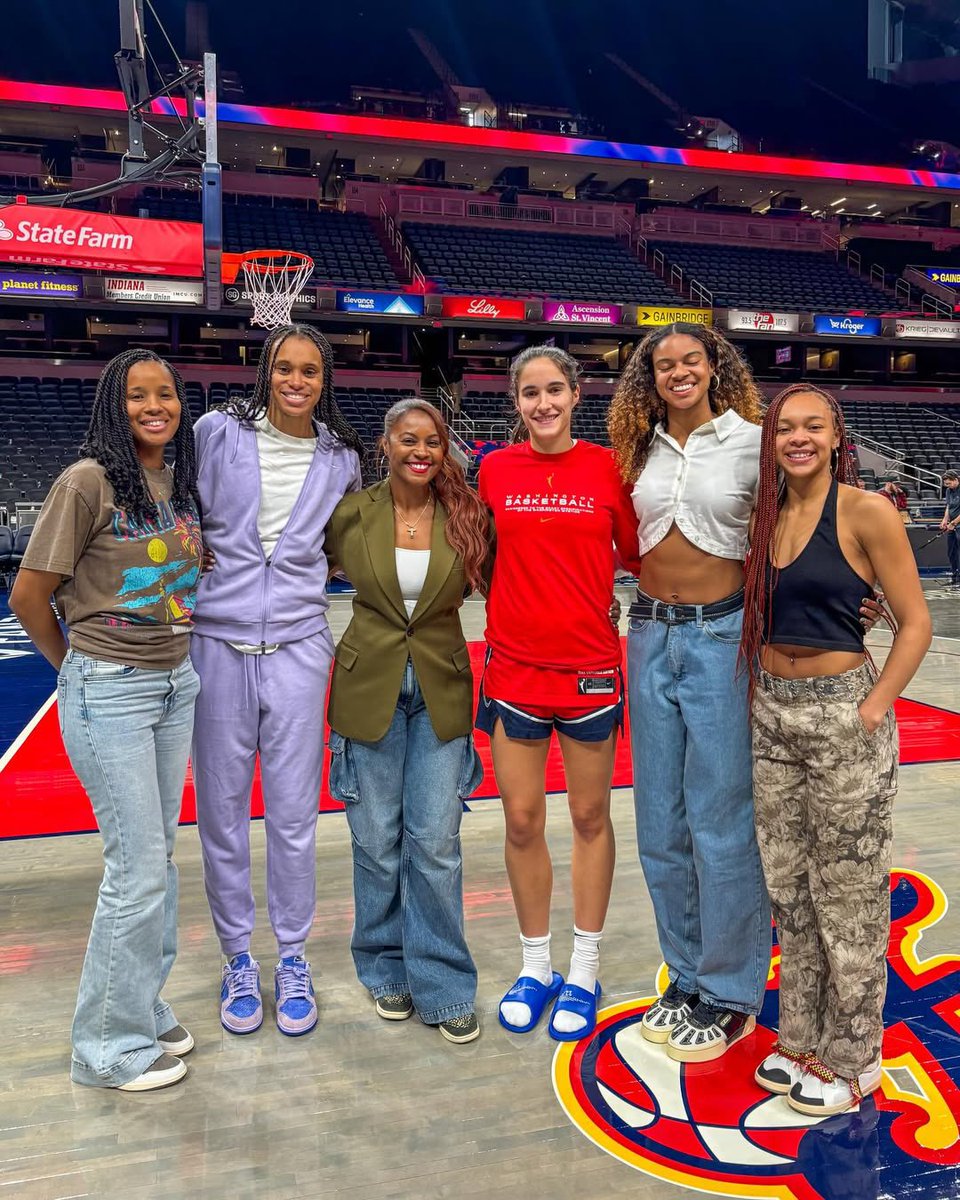 NCAA March Madness (@marchmadnesswbb) on Twitter photo Coach Niele Ivey and the Notre Dame Squad came out to support <a href="/CitronSonia/">Sonia Citron</a> on her preseason game!
#NCAAWBB x πΈ <a href="/ndwbb/">Notre Dame Women's Basketball</a> x <a href="/WashMystics/">Washington Mystics</a> Coach Niele Ivey and the Notre Dame Squad came out to support <a href="/CitronSonia/">Sonia Citron</a> on her preseason game!
#NCAAWBB x πΈ <a href="/ndwbb/">Notre Dame Women's Basketball</a> x <a href="/WashMystics/">Washington Mystics</a>
