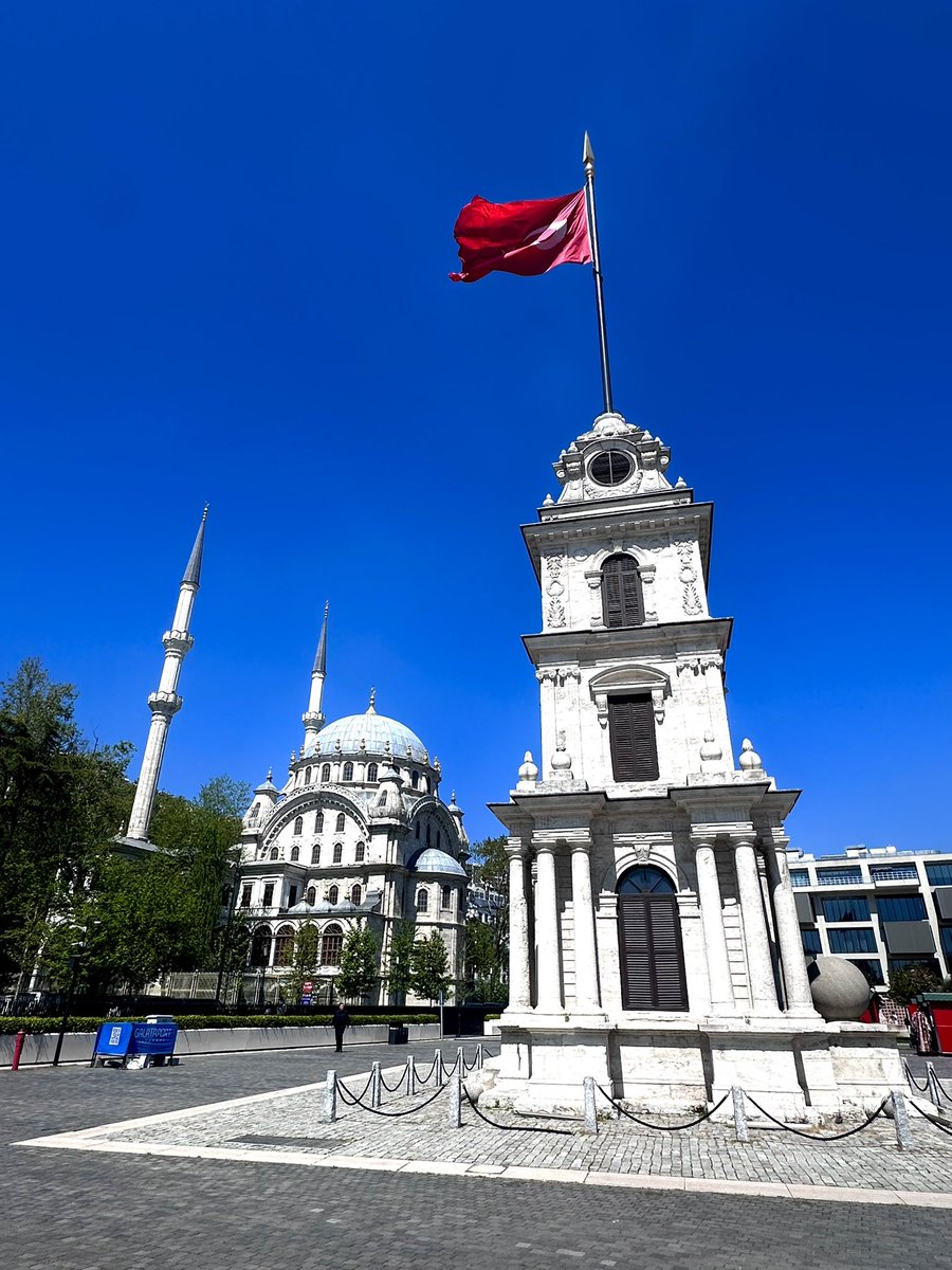 Tophane-i Amire Sancak Kulesi ile Nusretiye Camii… #Karaköy #Tophane