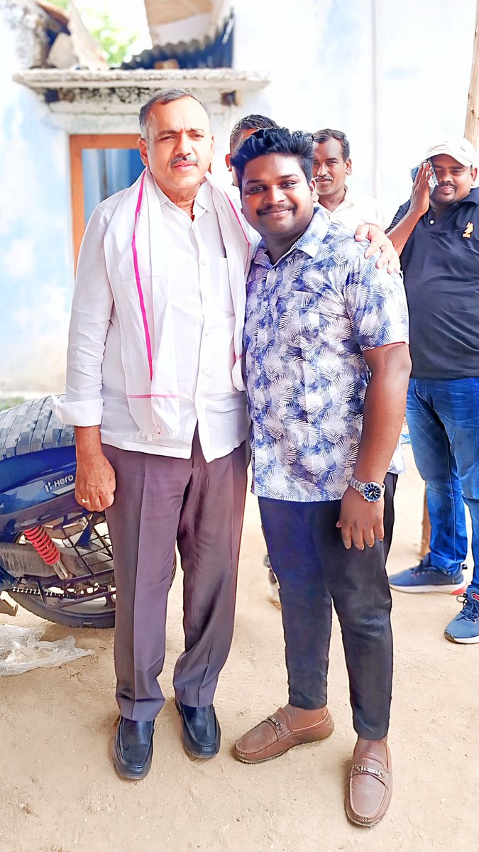 devakar_swaero's tweet photo. జన నేతకు జన్మదిన శుభాకాంక్షలు 💐💐
@Gandraofficial https://t.co/PWibZhsAP4