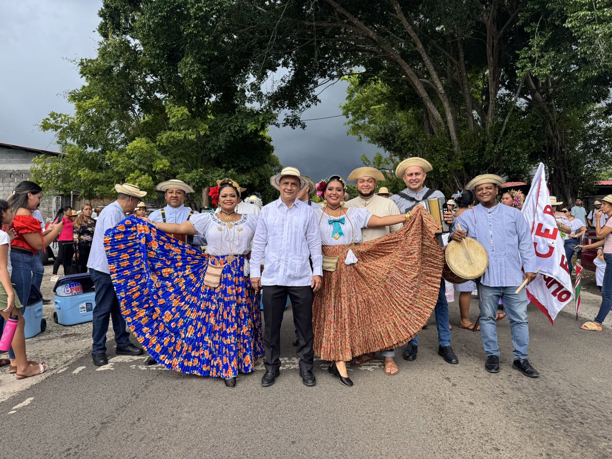 ¡Ya estamos listos para celebrar el Desfile Folklórico en conmemoración de los 22 años de Burunga! 🎉Aún estás a tiempo de acompañarnos, ¡no te lo pierdas!