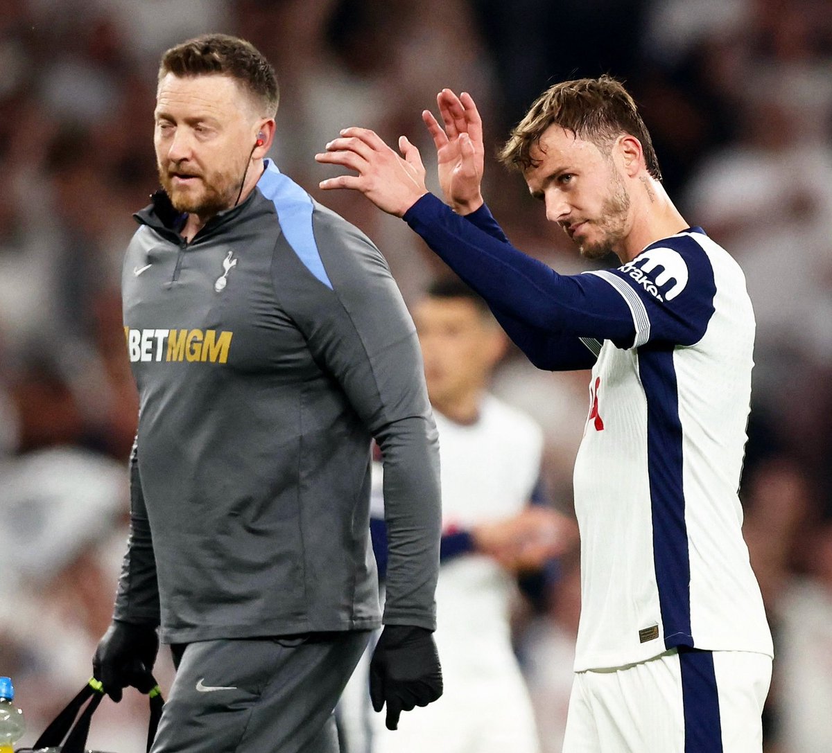 🚨⚠️ Ange Postecoglou on Maddison knee injury: “It doesn't look great. Probably get more clarity tomorrow but it's fair to say it's not looking promising”.

Spurs fear his season could be over.