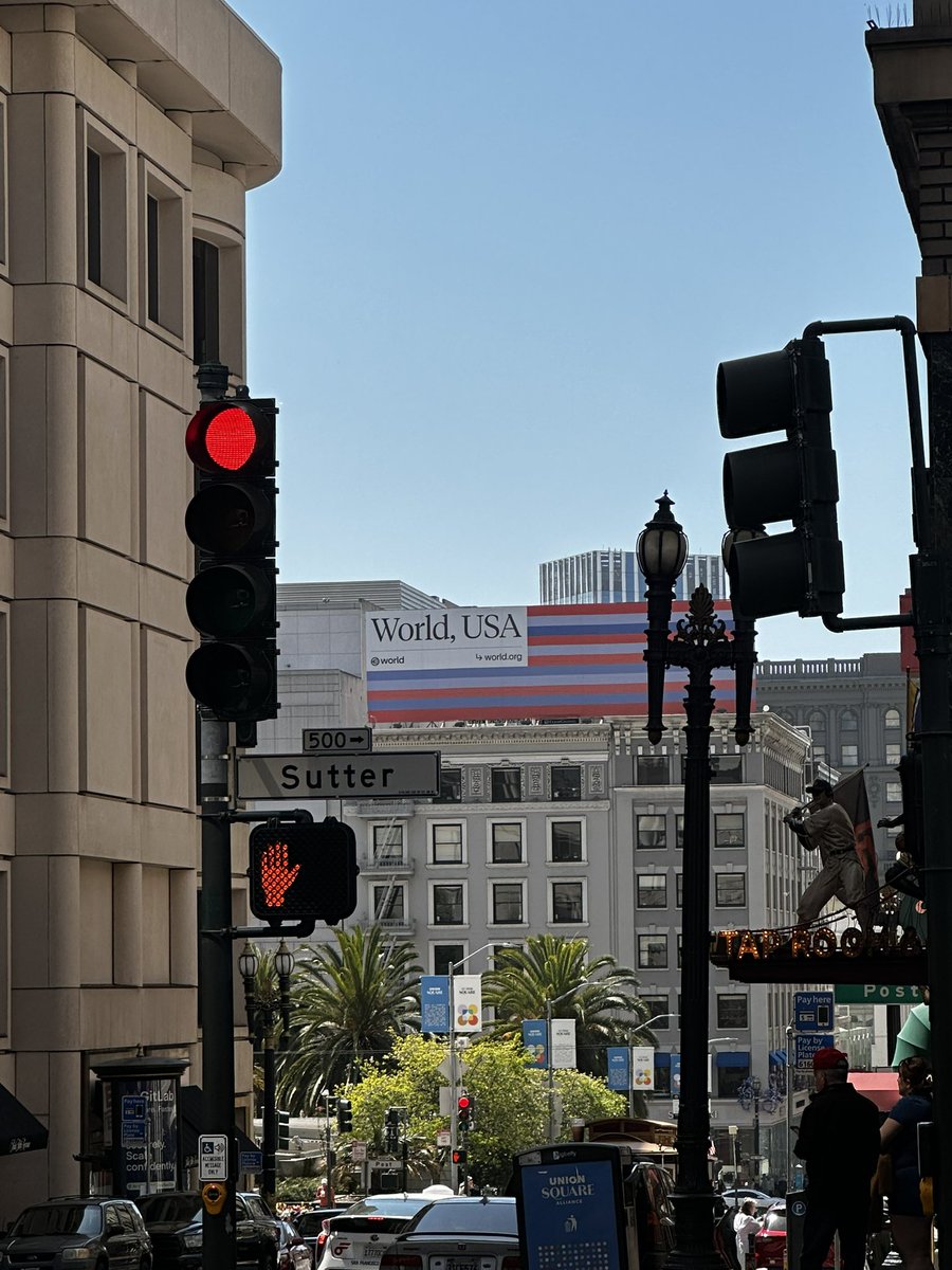 0X_CryptoValley's tweet image. Speedy marketing by @worldcoin
glad to see a blockchain based product taking up the high visibility spot near union sq