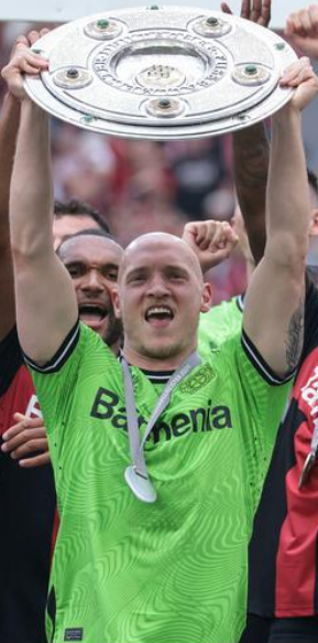 SVBJude04's tweet photo. Kane isn't even the first person born on the 28th of July, 1993 to win the league.... #Lombo https://t.co/WiTUvr5Yu7