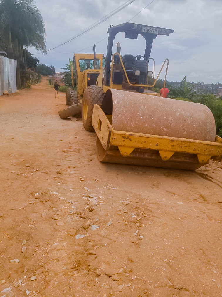 KicukiroDistr's tweet image. Abaturage b’Akagari ka Kanserege,@kagarama_sector batangiye igikorwa cyo kwiyubakira imihanda migenderano 4 ya Kaburimbo ihuza aka Kagari, iyi mihanda yose hamwe ireshya na Kirometero imwe n’igice (1.5KM), bikaba biteganyijwe ko mu mezi atatu izaba yuzuye. 

 #KigaliYcu