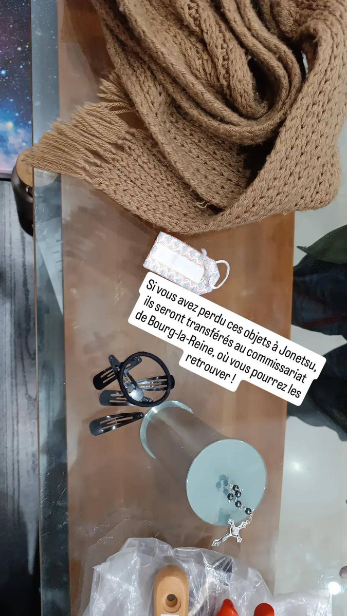[Objets trouvé à Jonetsu 07th] Nous allons déposer tous les objets perdus rapportés au commissariat de Bourg-la-Reine, en photo ci-dessous ⬇️