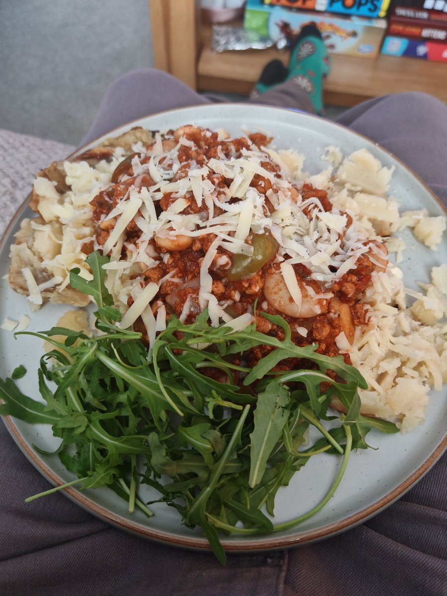 Top10Nathan's tweet photo. #NowPlaying
#NowCooking
๐ฟ Michael Kiwanuka | KIWANUKA
๐ฝ๏ธ Quorn Chilli and Cheesy Jacket Potato
Delicious music.
Delicious food.
Delicious Bank Holiday Sunday. https://t.co/yjXdVdiGB0