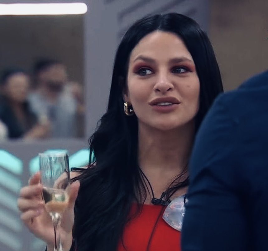 aguantetatoo's tweet image. ULTIMO DÍA Y MAÑANA UNA DE ELLAS
ABANDONARÁ LA CASA! QUIEN TE GUSTARÍA QUE SIGUIERA EN COMPETENCIA?

❤️LUZ

🔁CHIARA

#GranHermano