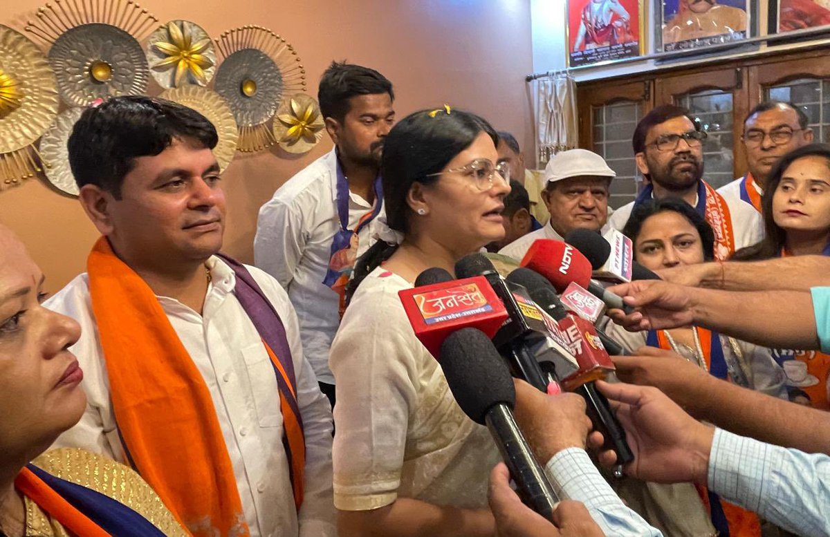 Anupriya Patel (@anupriyaspatel) on Twitter photo आज ओमशांति नगर, झाँसी, उत्तर प्रदेश में श्री कालिका प्रसाद पटेल जी (राष्ट्रीय सचिव, <a href="/ApnaDalOfficial/">Apna Dal (S)</a> ) के आवास पर परिजनों एवं कार्यकताओं से स्नेहिल भेंट हुई। आज ओमशांति नगर, झाँसी, उत्तर प्रदेश में श्री कालिका प्रसाद पटेल जी (राष्ट्रीय सचिव, <a href="/ApnaDalOfficial/">Apna Dal (S)</a> ) के आवास पर परिजनों एवं कार्यकताओं से स्नेहिल भेंट हुई।