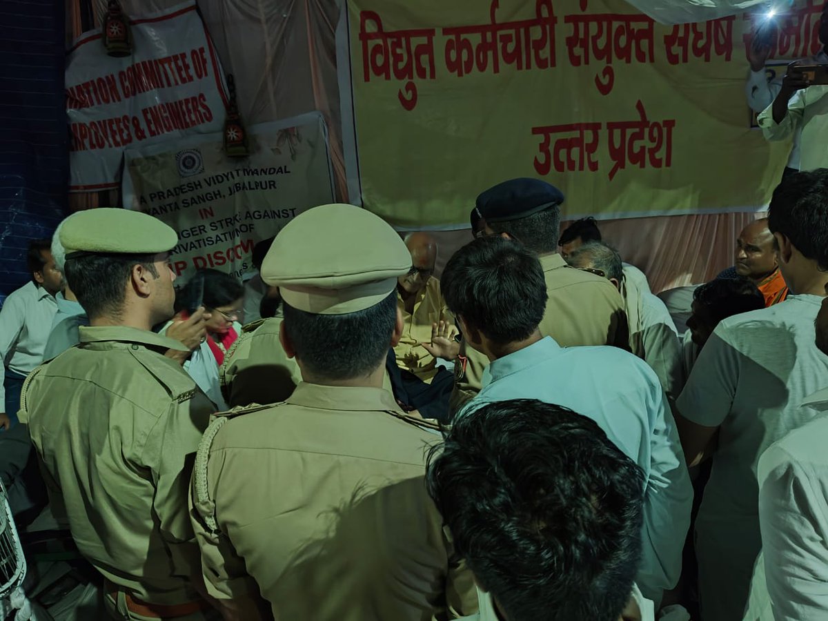 UPRVPAS's tweet photo. Er Shailendra Dubey on relay Hunger Strike at Lucknow. His sugar level is deterioting very fast, came down to 63. BP is 200. Situation turning critical.
@narendramodi
@myogiadityanath
@aksharmaBharat  
@UPPCLLKO 
@aajtak 
@ABPNews 
@ZeeNews 
@News18India 
@ndtv 
@timesofindia 
@IndianExpress 
@TheEconomist 
@EconomicTimes