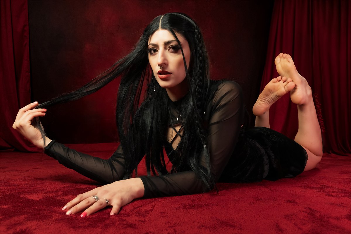 Serious question…

What would you give to have <a href="/NikkiKnightly/">★ℕ𝕚𝕜𝕜𝕚 𝕂𝕟𝕚𝕘𝕙𝕥𝕝𝕪★</a>’s soft, irresistible soles smothering your face? 👣💋

To feel her toes curl around your nose while she watches you melt beneath her?

This is your chance to prove you're worthy.

Meet Nikki at Soletry Sirens’ launch