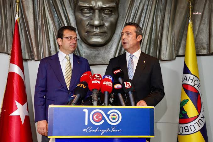 Bütün uğursuzluklar bu ikisinden sonra başladı. Biri gitti, darısı diğerinin başına.

#Alikocistifa #FBvBJKTSL #Fenerbahce