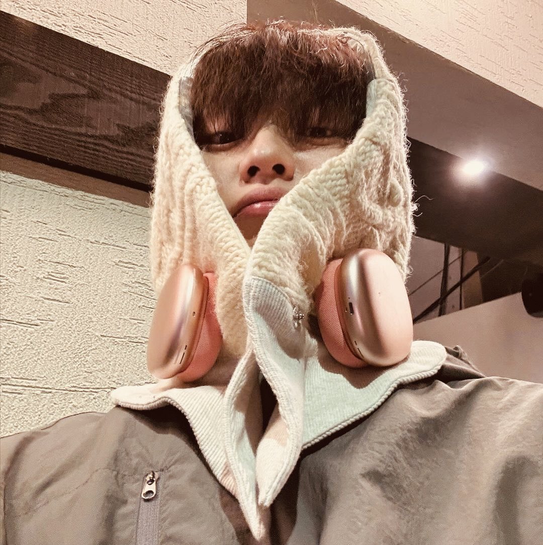 phuwcat's tweet photo. #suhosieun au! slice of life

Suho só queria sair de uma reunião chata. Sieun só precisava atender o telefone. O problema? Suho pediu pra ele fingir ser seu namorado — e agora ninguém quer mais fingir que nada aconteceu. https://t.co/B6BTgmk32r