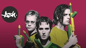 321Kieran's tweet photo. @irishmusicparty 🚨On the #NovaGuestlist ALL-IRISH Hour:☘️🇮🇪
💽Classics by @FrankAndWs @DivineComedyHQ @U2 @RevelinoMusic;
🔥NEW #ProtonPoolParty #KeanKavanagh &
@MhaolMusic;
💚+ #MuireannBradley @WhippingBoyBand @TheStunningBand @ThePaleMusic @AshOfficial;
📻Live on #RadioNova now! https://t.co/Ks5NkTrISa