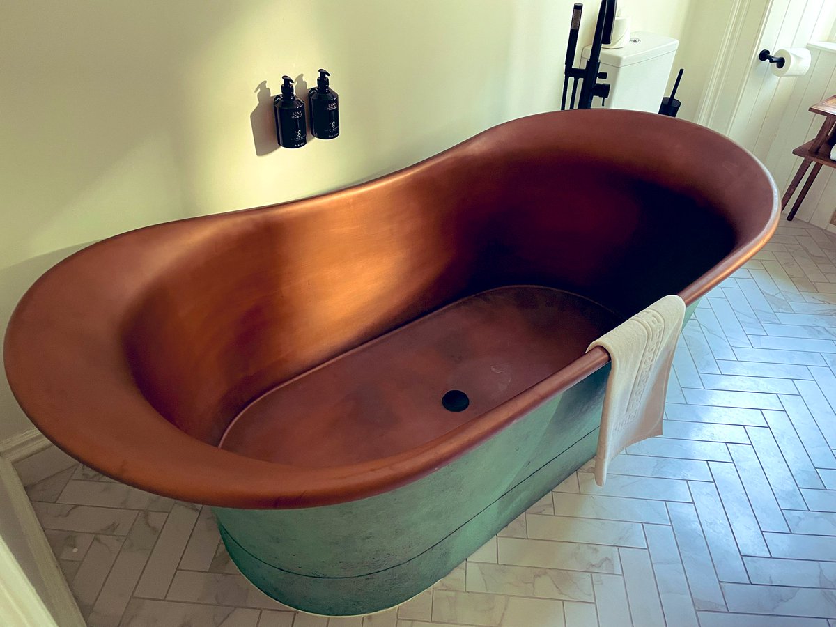 TheWhiskyGuru's tweet photo. Next a trip to Keith @spirit_speyside for the Linn House Supper Series @chivasregal. The Glenlivet room has a shower in the turret and a freestanding copper bath #ScottishHospitality #Dram25 #luxury https://t.co/vVlyysmVtX