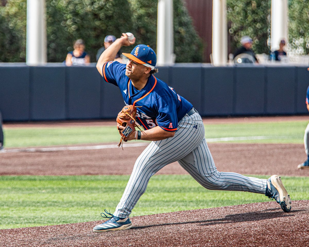 #UTSA baseball completes its sweep of USF with a 3-2 win at USF Baseball Stadium. 

Senior pitcher Braylon Owens: 2R 4H 7K 8.2IP 0BB 

What a performance 🔥