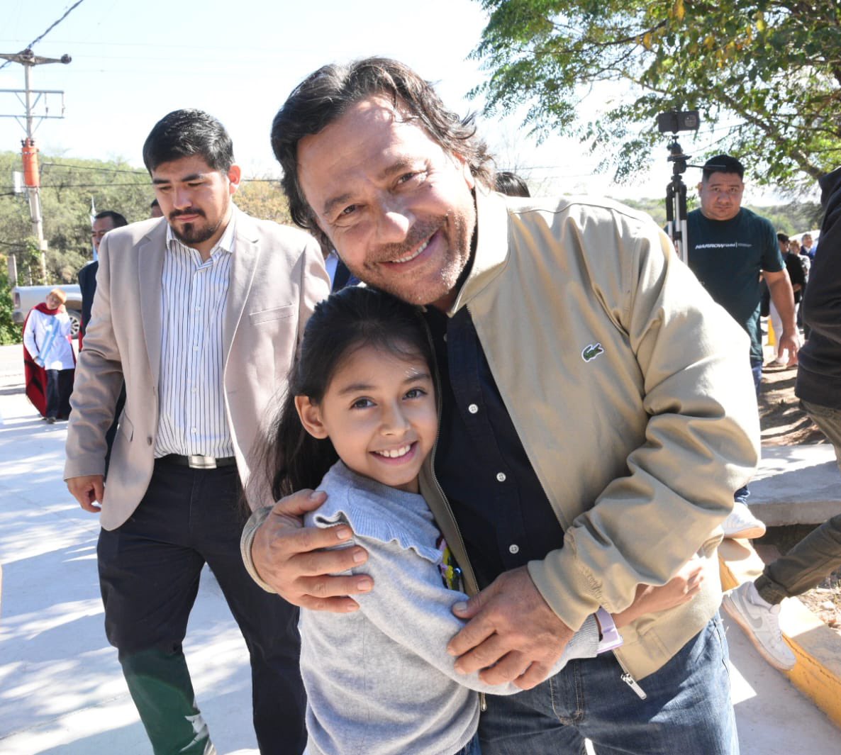Hoy acompañé al pueblo Talapampa en las celebraciones por la fiesta patronal en honor a la Virgen del Valle, una jornada muy especial para toda la comunidad 🙏🏻

✔️Habilitamos el adoquinado y cordón cuneta del camino a la Estación, una obra largamente esperada que mejora la